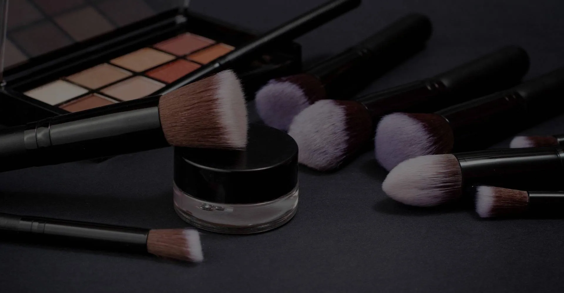 An-Omni-Channel-Start-Up-in-the-Beauty-Category-post-img2-1 beauty and makeup tools
